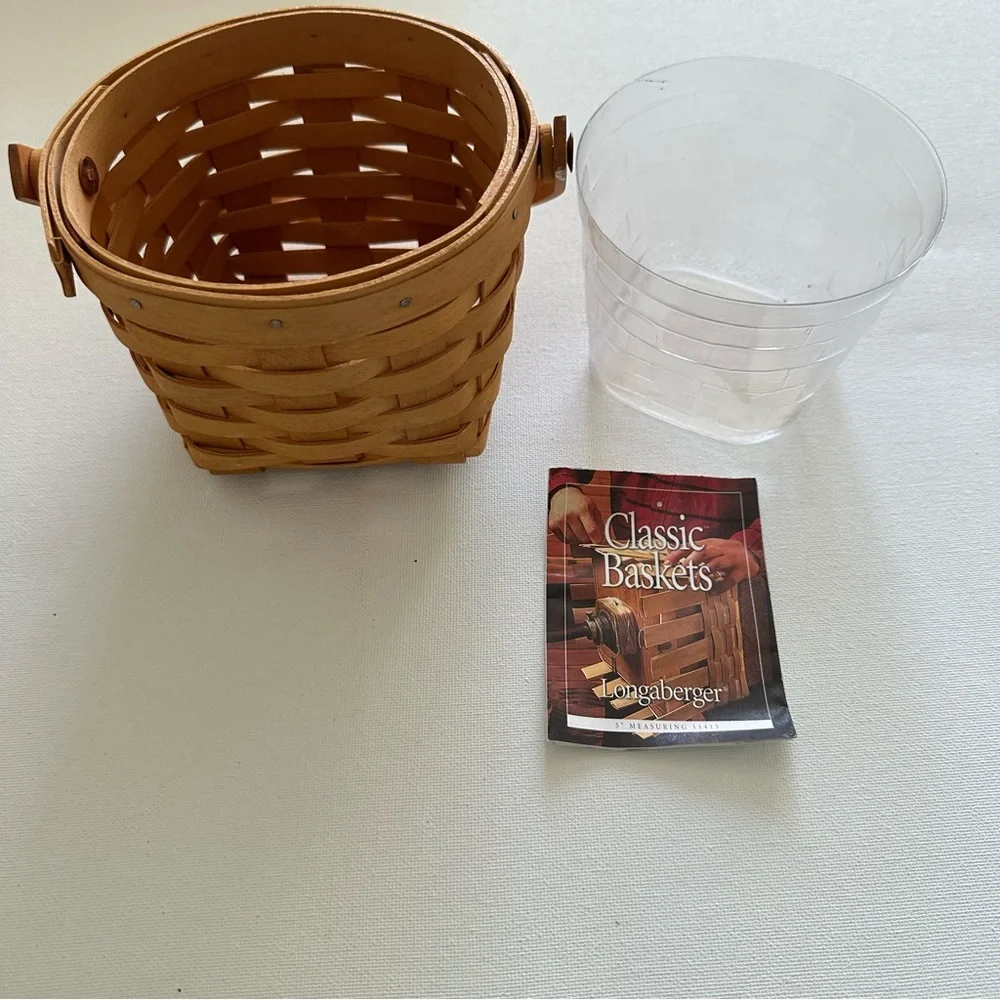 Longaberger vintage Tan Round Woven Basket with Insert